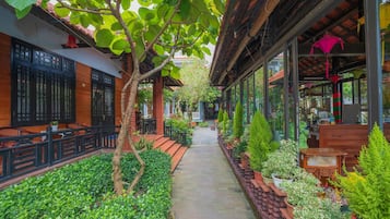 Deluxe Room, Balcony, Garden View | Garden view