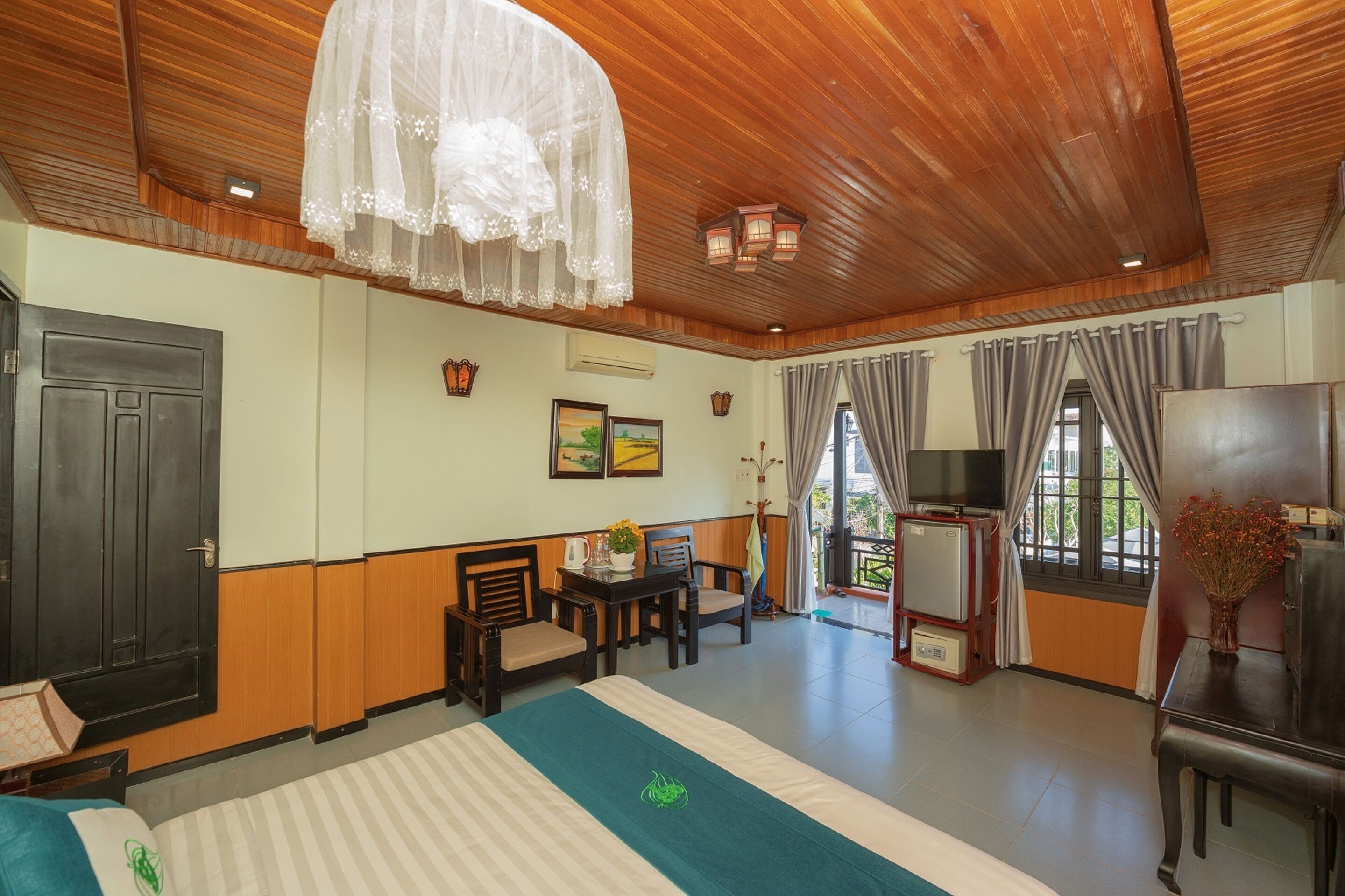 room, balcony, pool view | 1 bedroom, minibar, in-room safe, desk