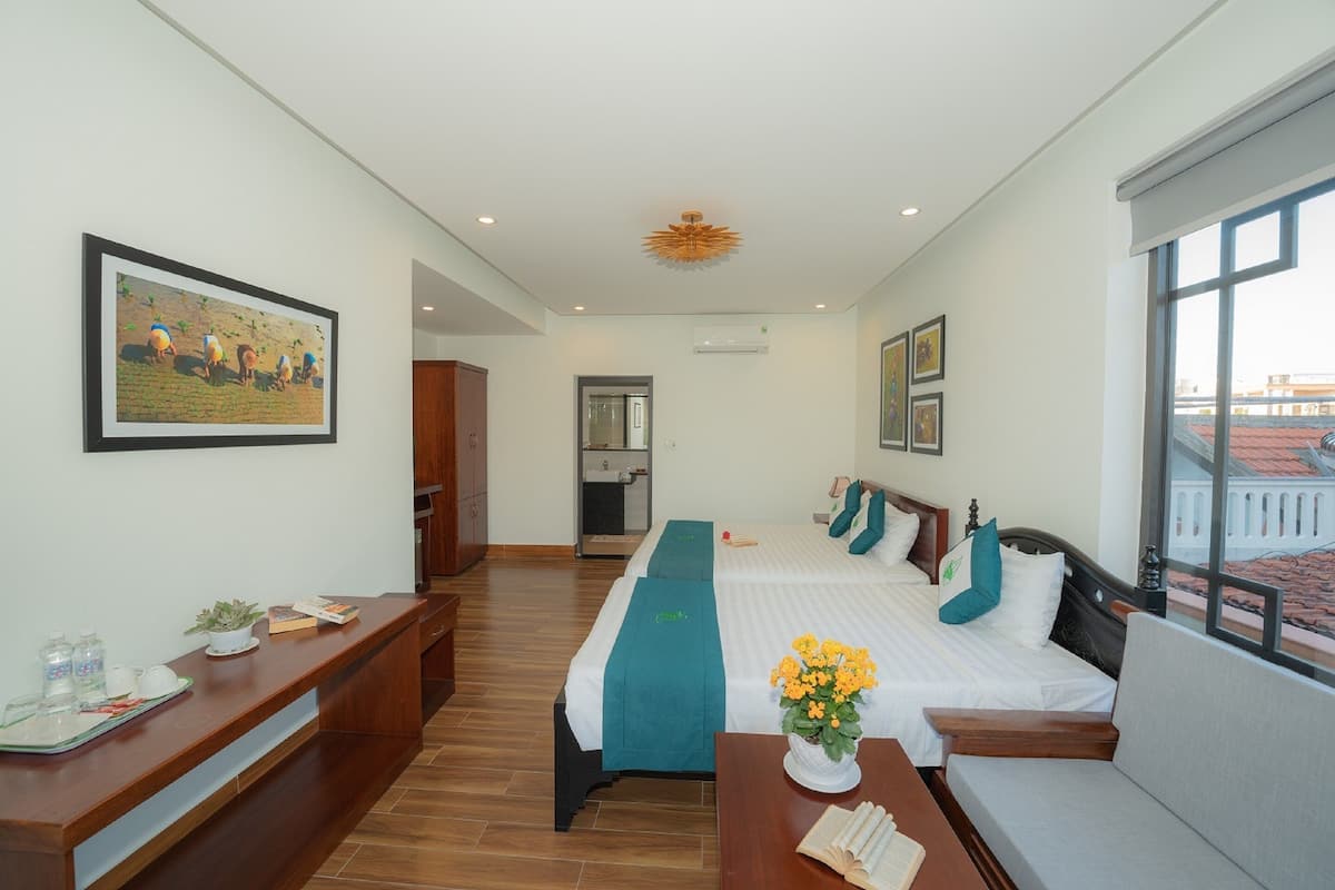 Deluxe Room, Balcony, Garden View | 1 bedroom, minibar, in-room safe, desk