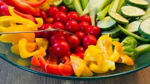 A plate of sliced vegetables including bell peppers, cherry tomatoes, celery, and cucumbers. - Hotel-Bistro-Europa (Merchweiler)