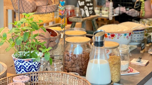 A kitchen counter with various food items, jars, and a coffee machine. - Hotel-Bistro-Europa (Merchweiler)