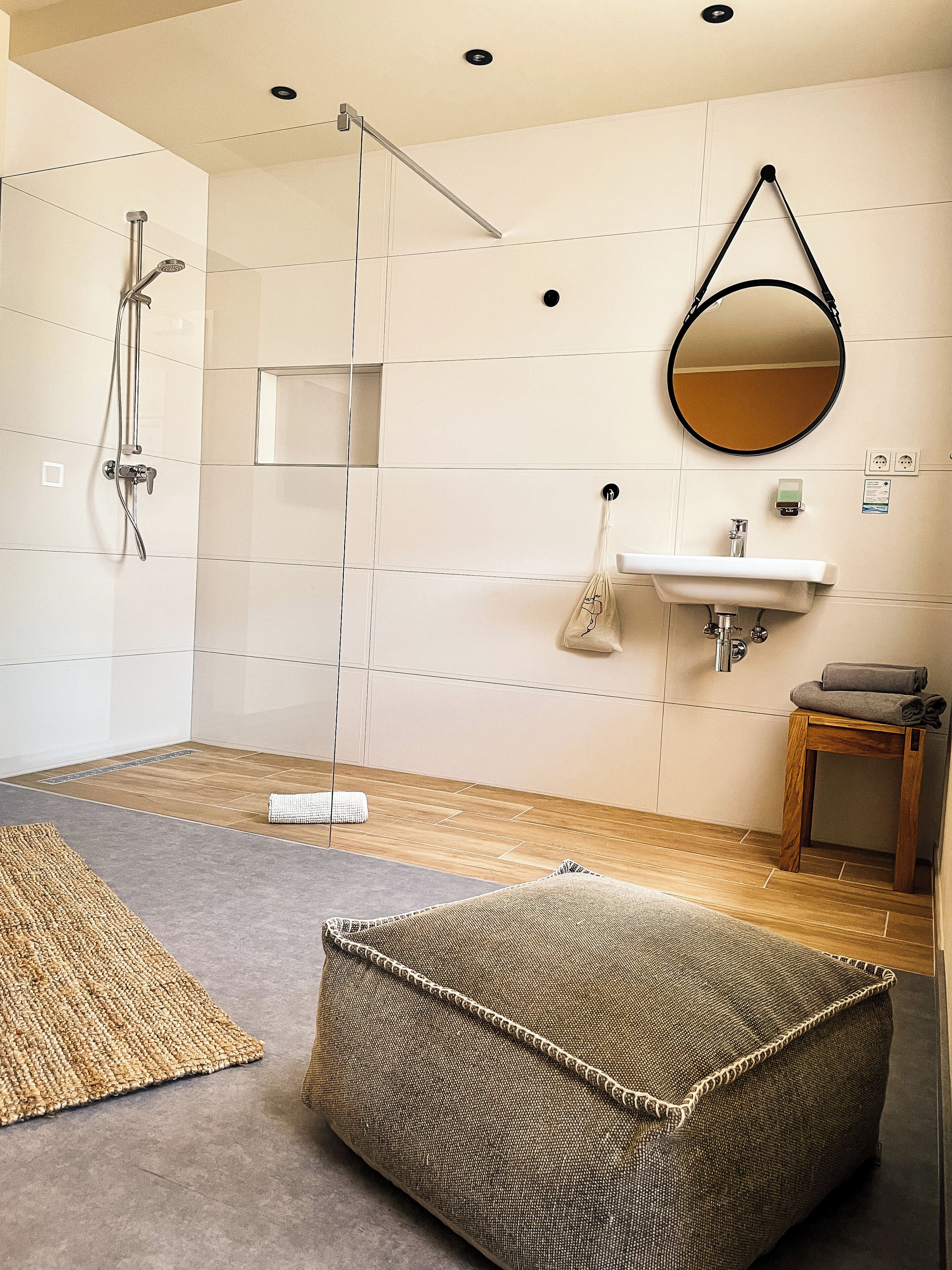 standard double room, 1 double bed, private bathroom | premium bedding, free minibar, desk, soundproofing