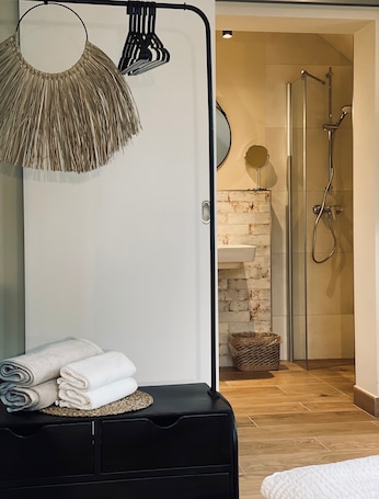Superior Double Room, 1 Bedroom, Valley View, Courtyard Area. Hotel-Bistro-Europa