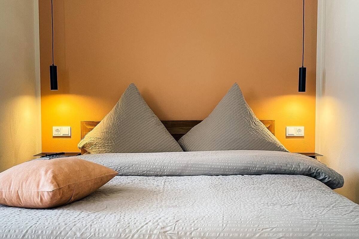 standard double room, 1 double bed, private bathroom | premium bedding, free minibar, desk, soundproofing