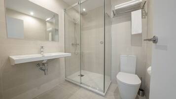 Ducha y bañera combinadas y artículos de higiene personal de diseño