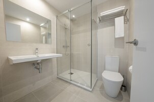 Ducha y bañera combinadas y artículos de higiene personal de diseño