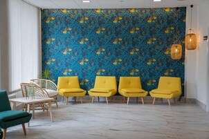 Una televisión de pantalla plana