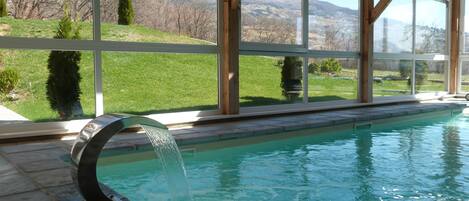 Indoor pool, sun loungers
