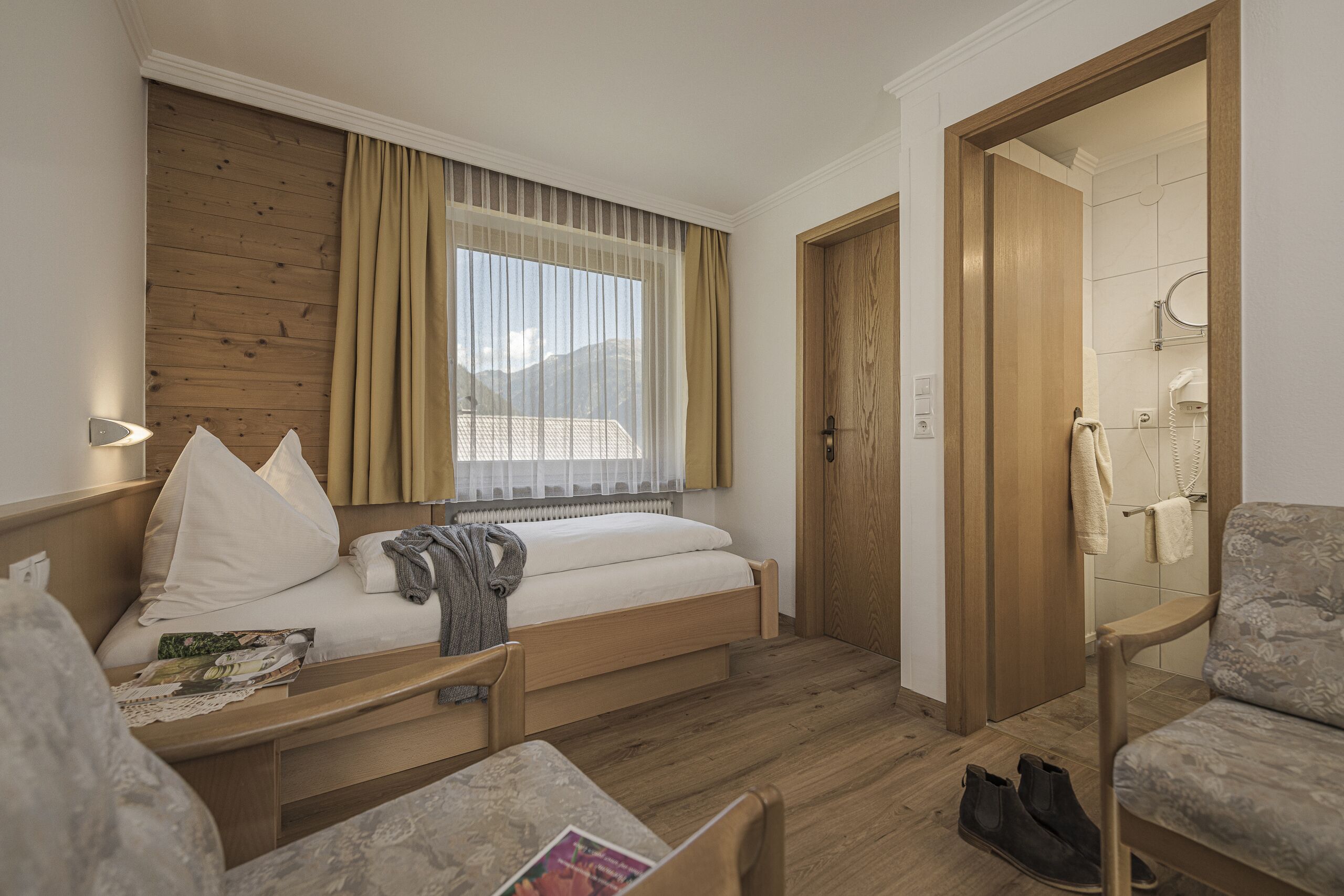 apartment, 2 bedrooms, balcony, mountain view | premium bedding, down duvets, in-room safe, desk