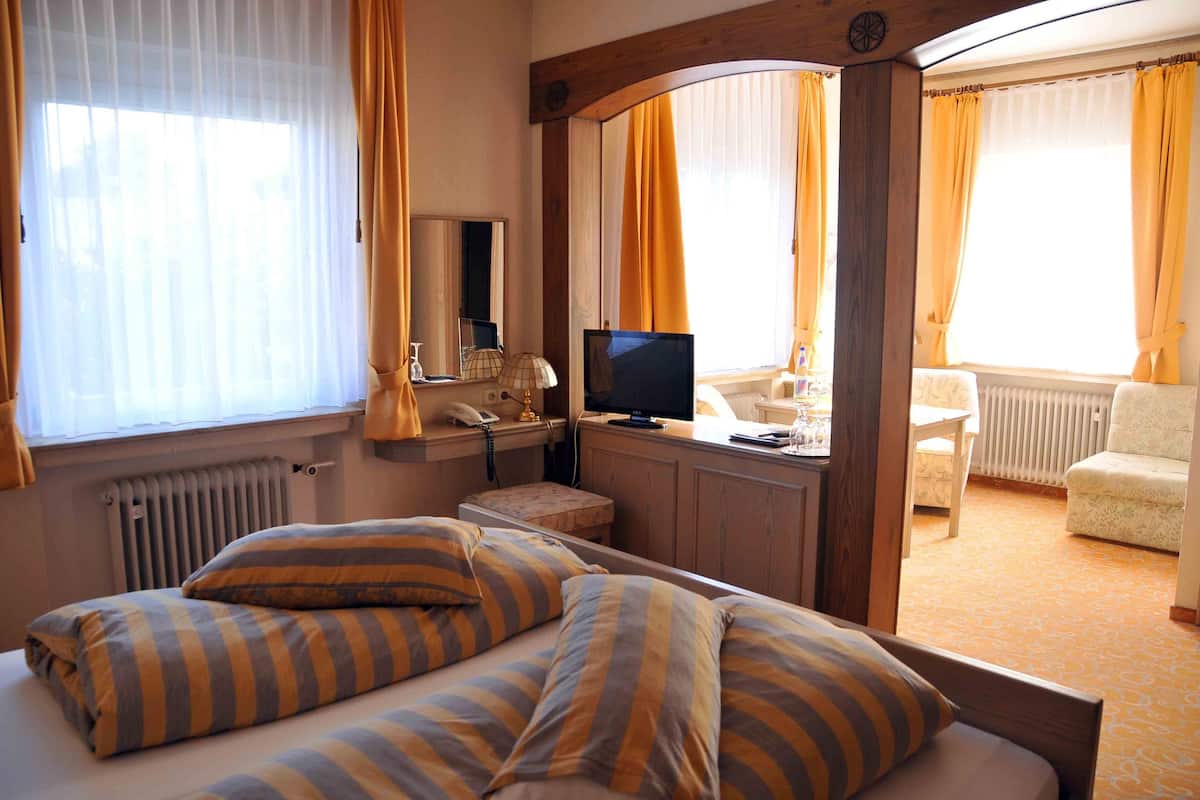 junior suite, garden view | desk, soundproofing, rollaway beds, free wifi