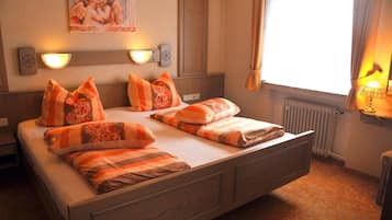 Suite junior, vista al jardín | Escritorio, insonorización, camas extra y wifi gratis