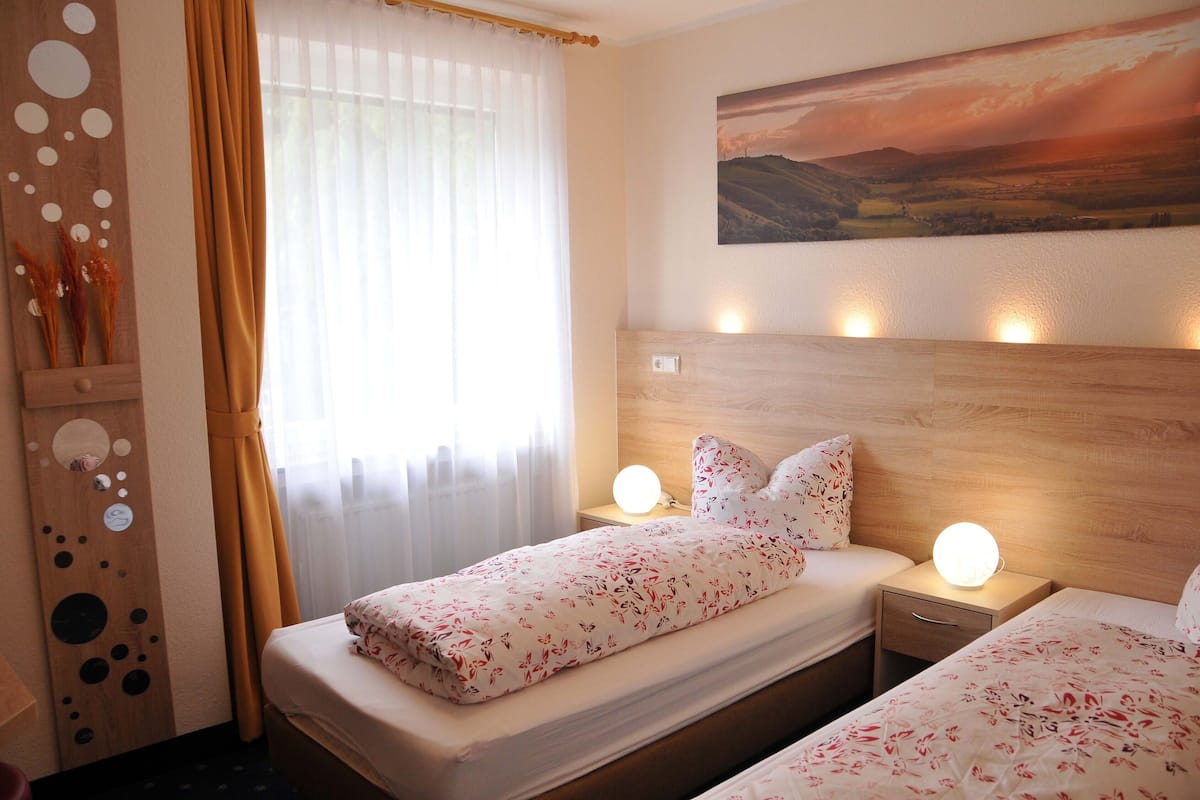 twin room | desk, soundproofing, rollaway beds, free wifi