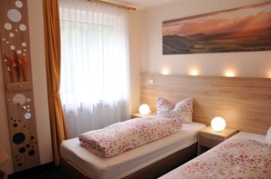 Quarto duplo | Escrivaninha, quartos à prova de som, camas extras/dobráveis (sobretaxa)