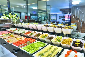 朝食 (ビュッフェ)、毎日提供 (無��料)