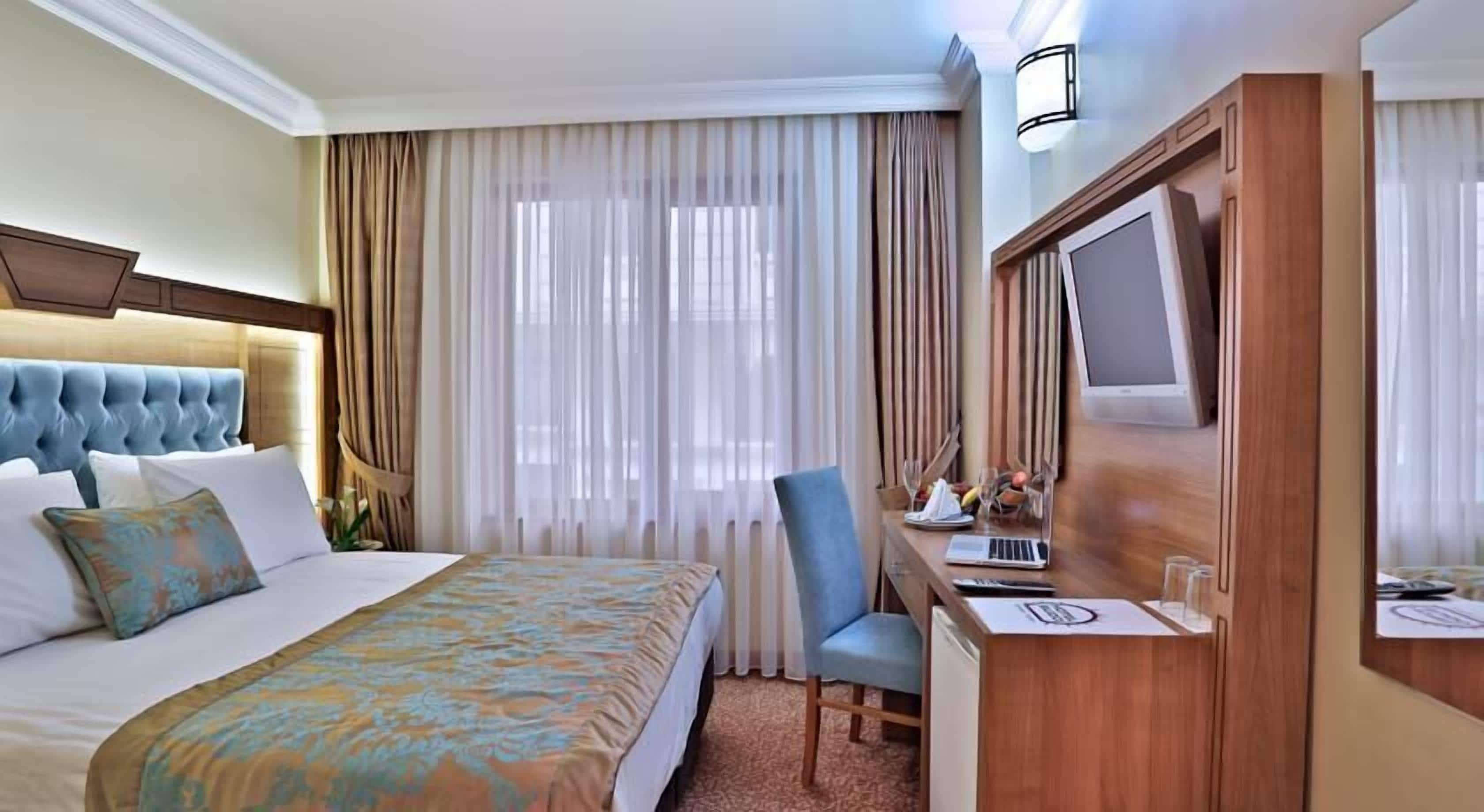 In-room safe, desk, soundproofing, free WiFi