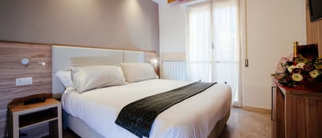 Deluxe Double Room, 1 Queen Bed | Desk, cots/infant beds, free WiFi