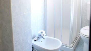 Shower, free toiletries, hair dryer, bidet
