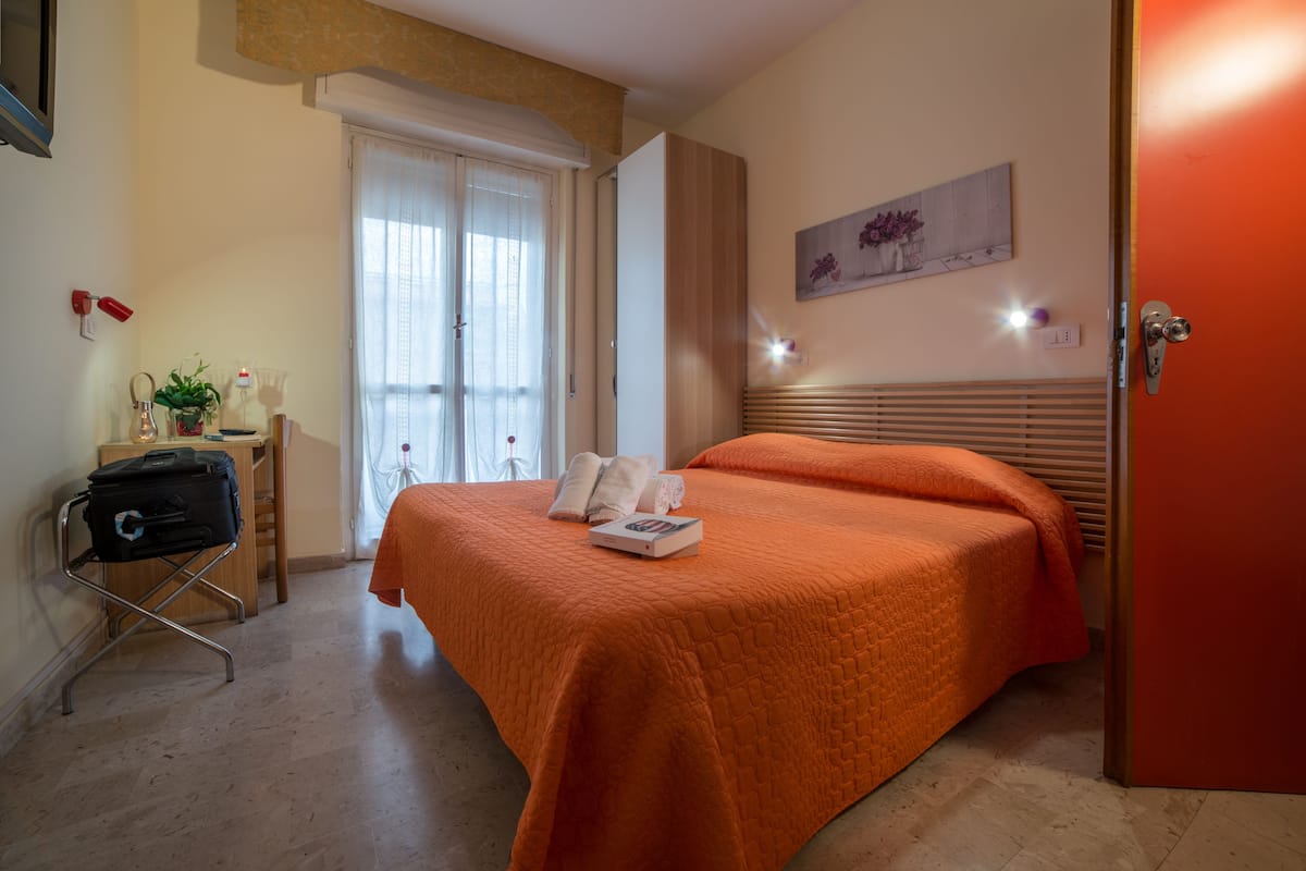 Desk, cots/infant beds, free WiFi