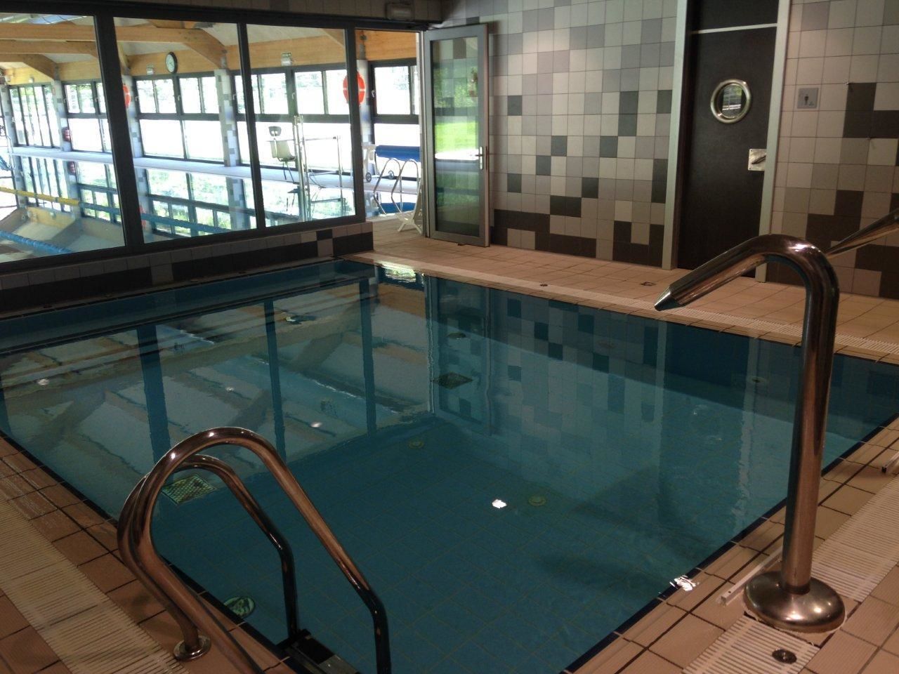 Innendørsbasseng og utendørsbasseng