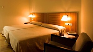 Twin Room | Blackout drapes, cribs (free), WiFi (free)