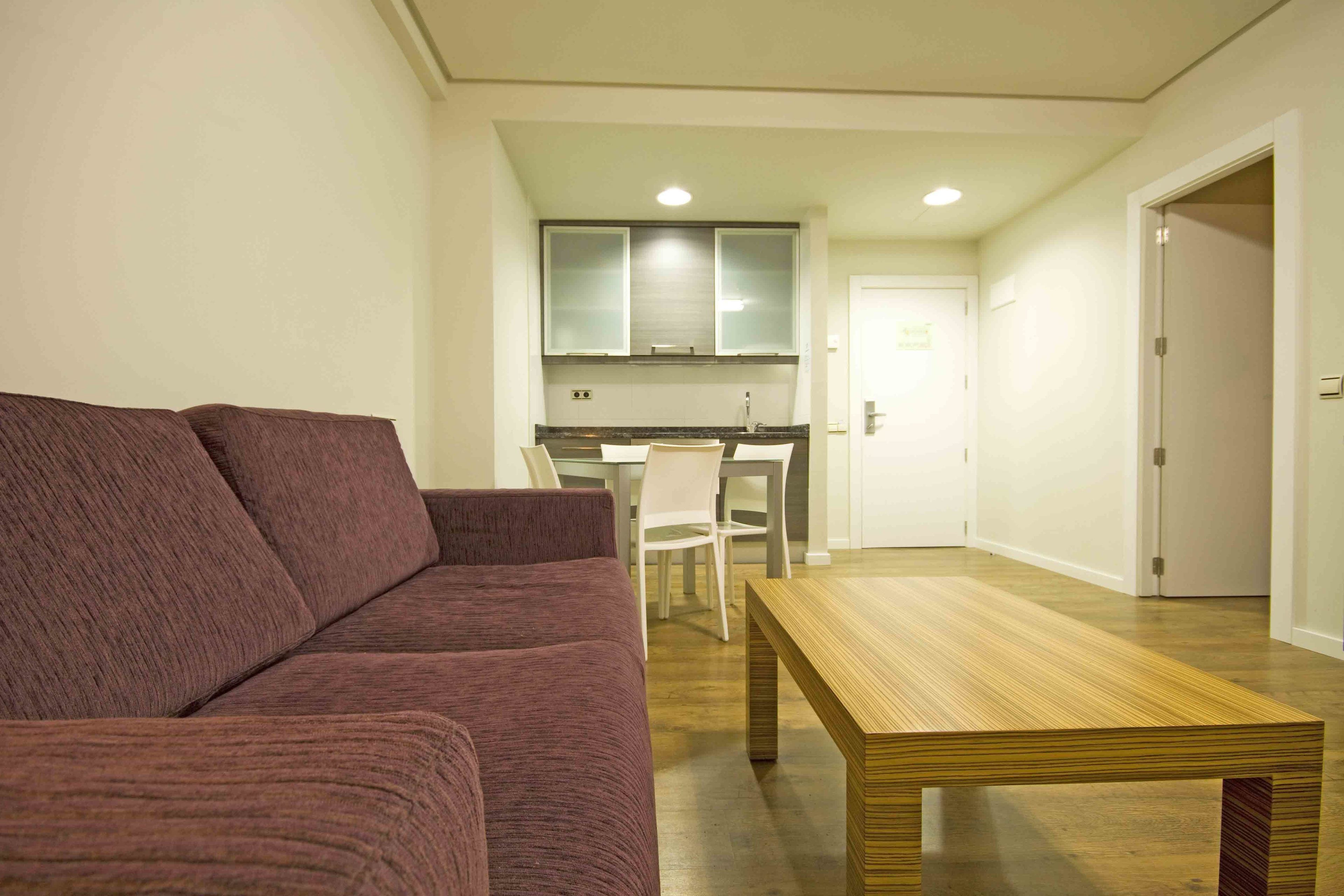Cortinas blackout, cunas gratuitas y wifi gratis 