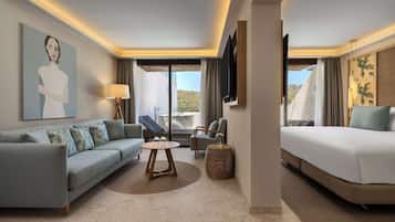 Una habitación de hotel moderna con sofá, una mesa redonda, cama y televisor.