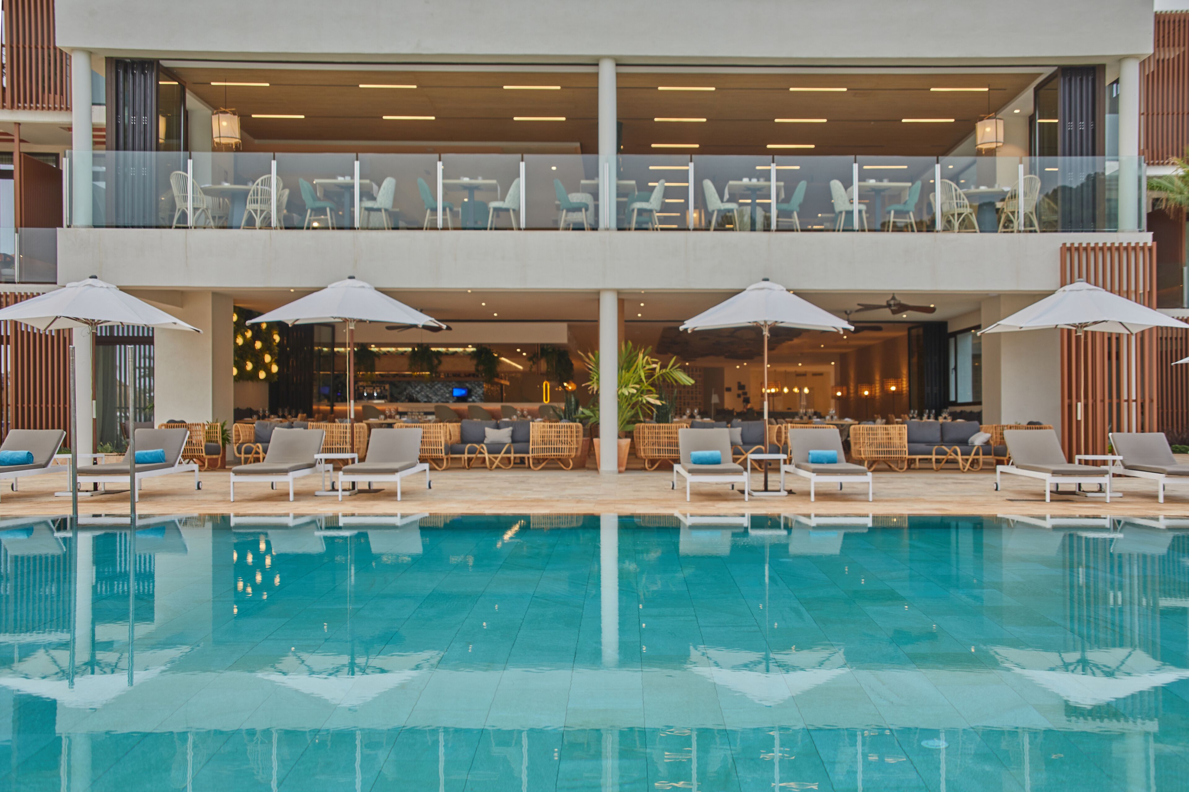 3 piscinas al aire libre, sombrillas, tumbonas