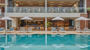 3 piscinas al aire libre, sombrillas, tumbonas