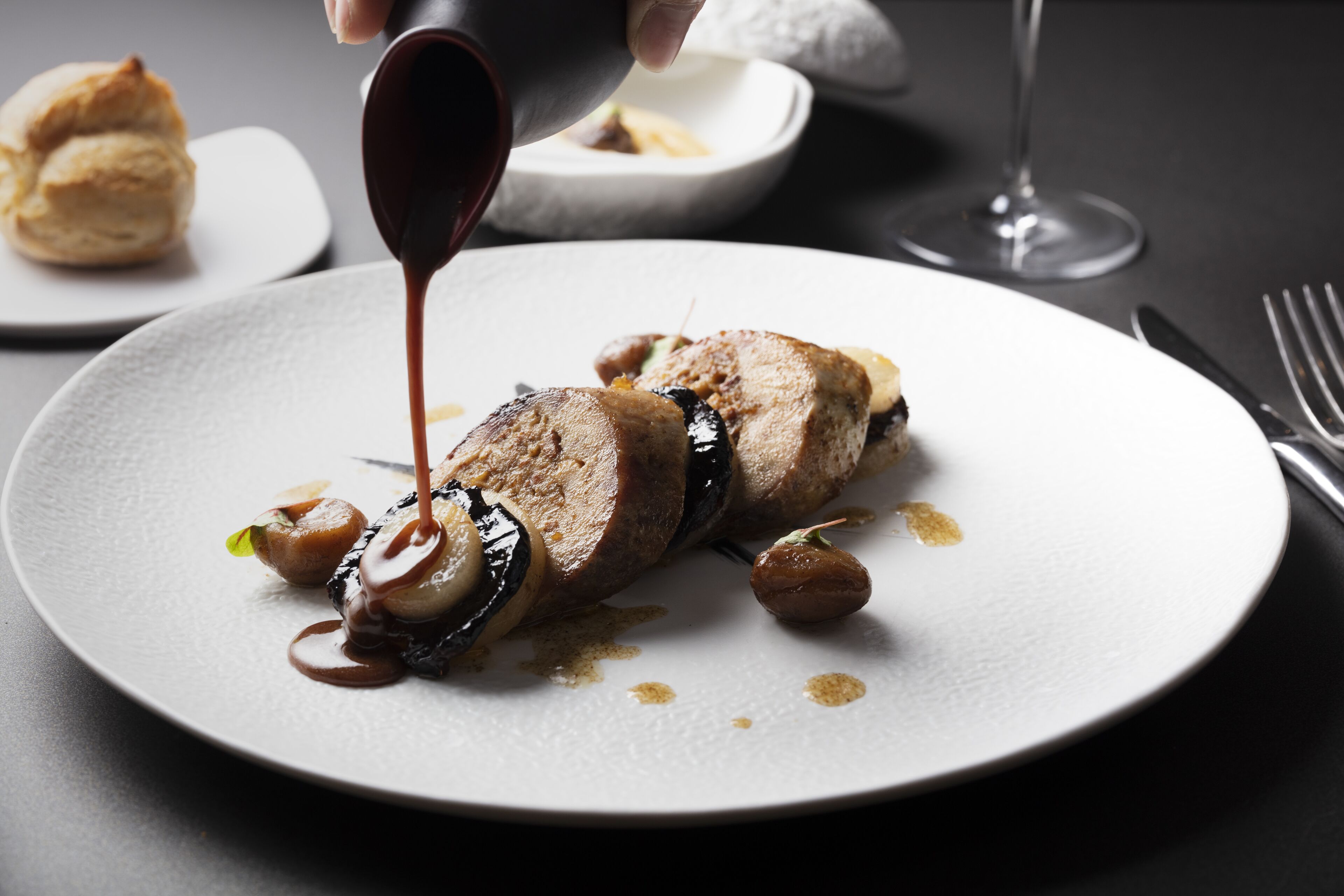 lunch and dinner served, garden views