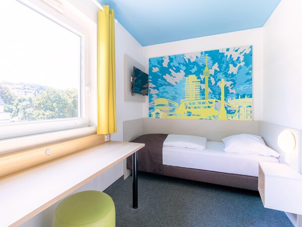 Yhden hengen huone | 1 makuuhuone, työpöytä, kannettavalle tietokoneelle sopiva työtila