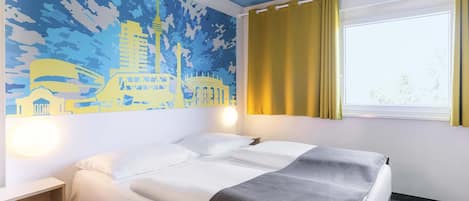 Habitación doble | Escritorio, espacio para trabajar con laptop y insonorización