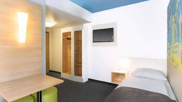 Desk, laptop workspace, soundproofing, WiFi (free)