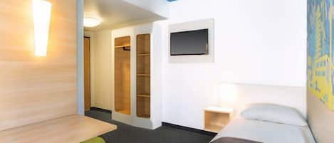 Desk, laptop workspace, soundproofing, WiFi (free)