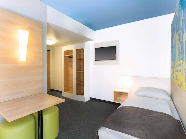 Desk, laptop workspace, soundproofing, WiFi (free) - B&B Hotel Stuttgart-City (Stuttgart)