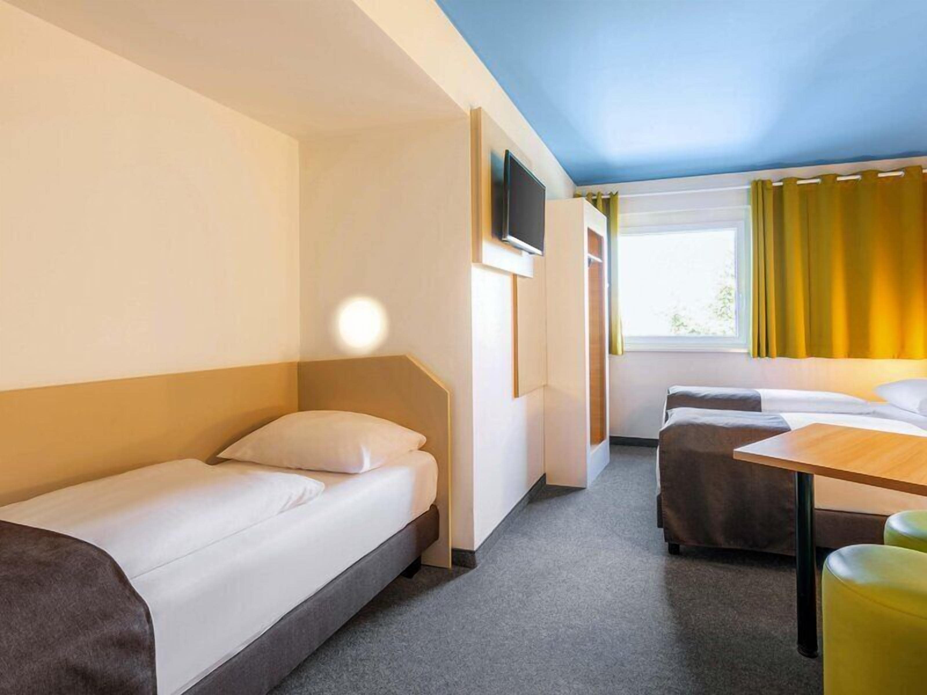 Triple Room | Desk, laptop workspace, soundproofing, WiFi (free)