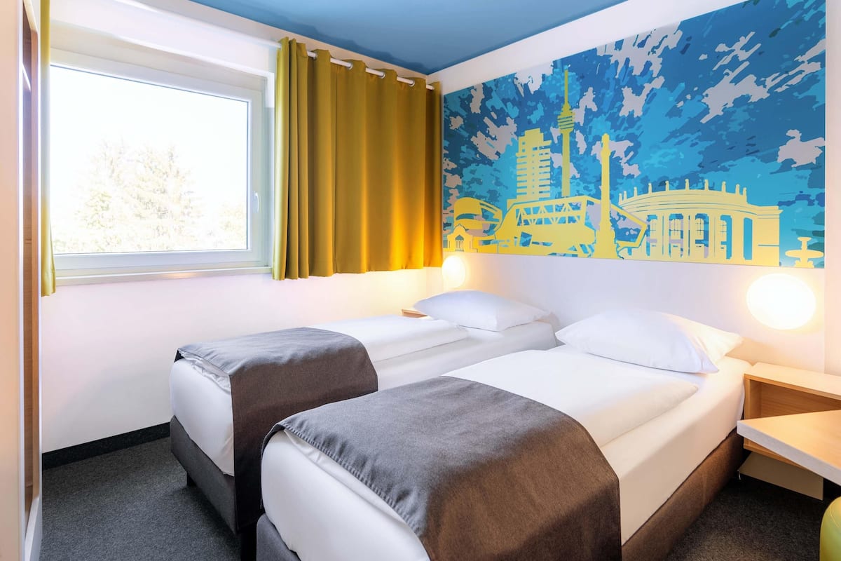 Triple Room | Desk, laptop workspace, soundproofing, free WiFi