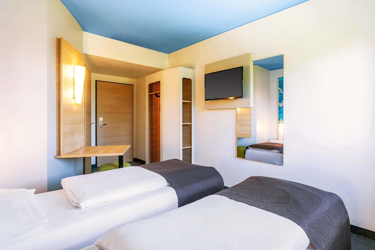 Twin Room | Desk, laptop workspace, soundproofing, free WiFi