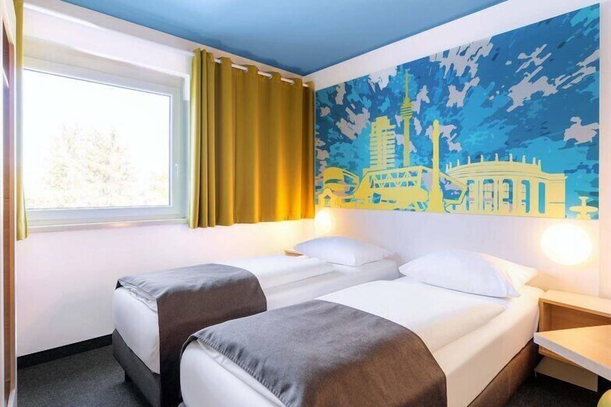 Triple Room | Desk, laptop workspace, soundproofing, WiFi (free)