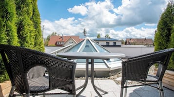 Superior Plus Zimmer | Allergikerbettwaren, Schreibtisch, Verdunkelungsvorhänge