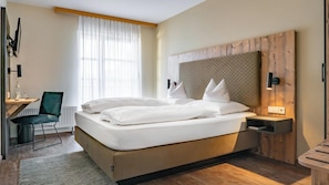 Kamar Double Superior | Seprai antialergi, meja kerja, tirai kedap cahaya, dan kedap suara