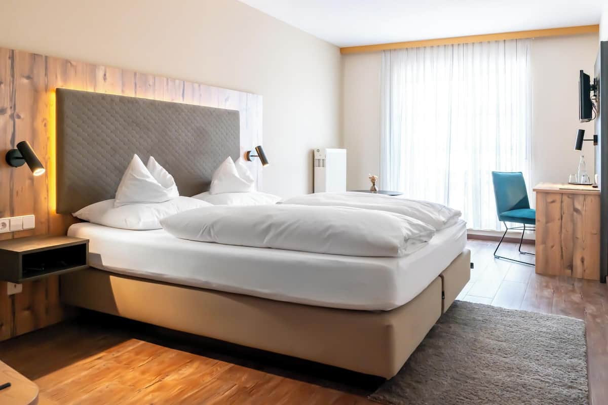 Superior Plus Room | Hypo-allergenic bedding, desk, blackout curtains, soundproofing