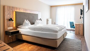 Superior Plus Room | Hypo-allergenic bedding, desk, blackout drapes, soundproofing - Hotel & Restaurant Post (Laichingen)