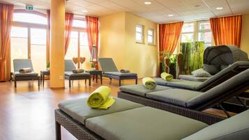 Sauna, hot tub, steam room