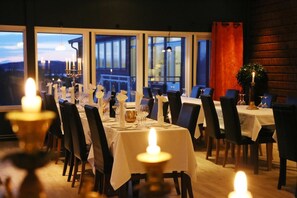 Breakfast, lunch, dinner served; local and international cuisine  - Hotell Silverhatten (Arjeplog)