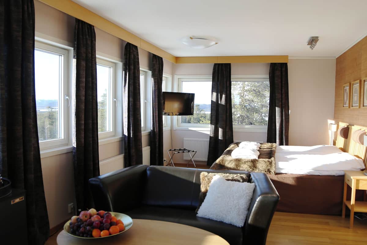 Desk, blackout curtains, free WiFi, bed sheets