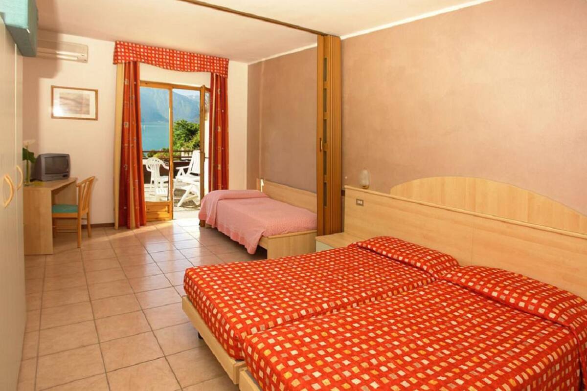 Classic Triple Room, Balcony, Lake View