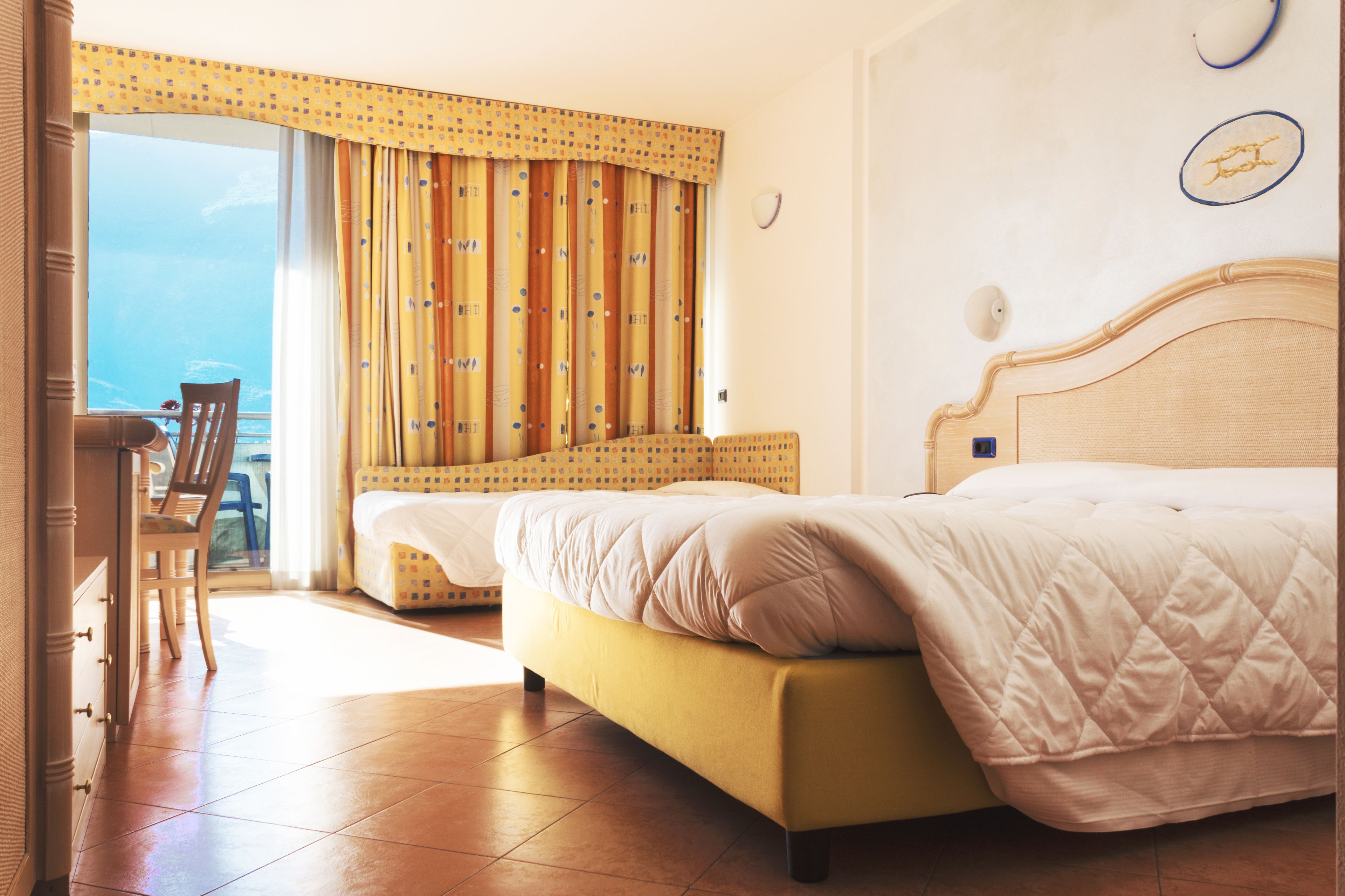 Quarto quádruplo superior, sacada, vista para o lago | Cofres nos quartos, escrivaninha, berços (sobretaxa), Wi-Fi de cortesia
