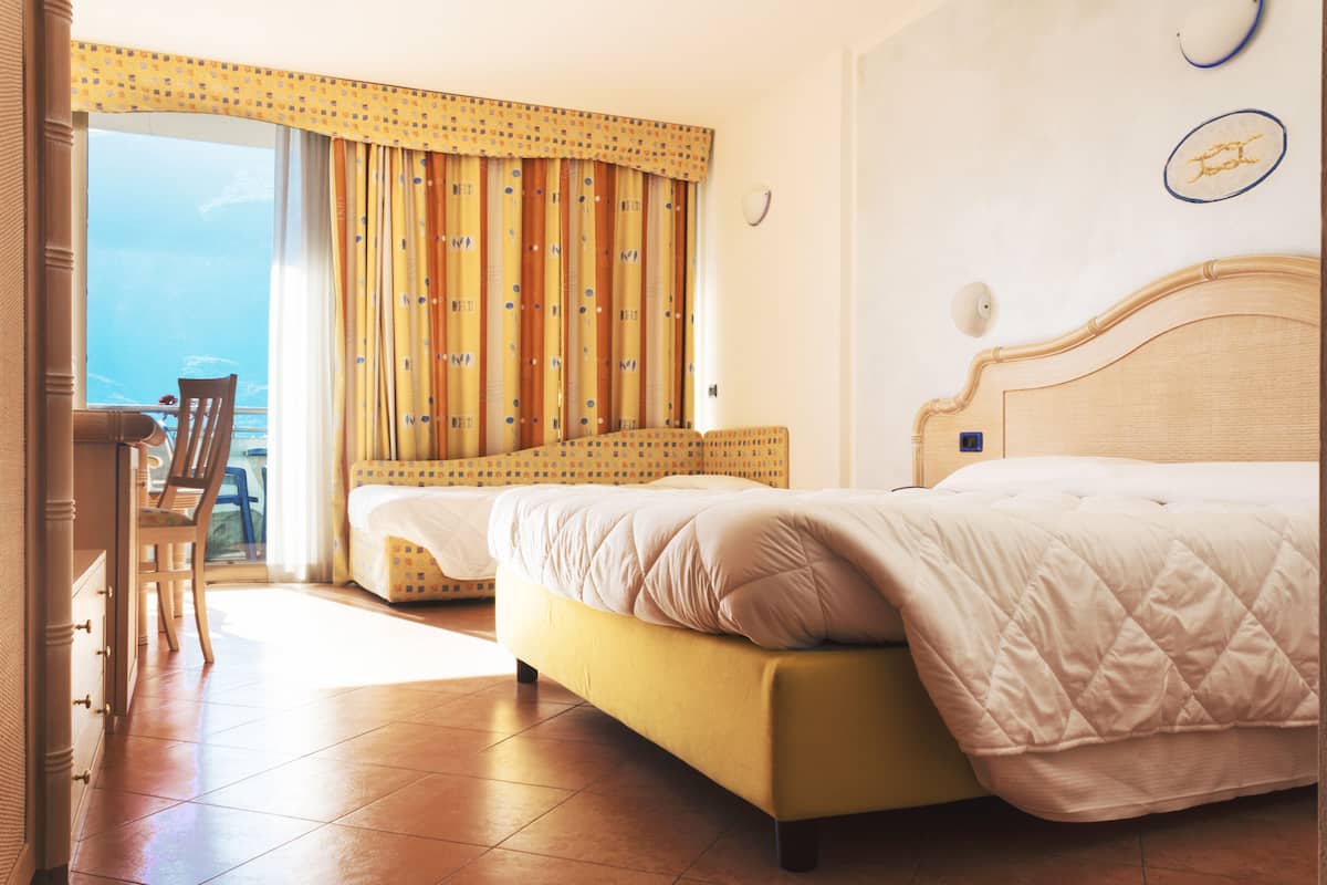Superior Quadruple Room, Balcony, Lake View