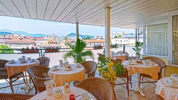 Tägliches inbegriffenes einheimisches Frühstück