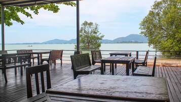 Breakfast, lunch, dinner served; Thai cuisine, beach views